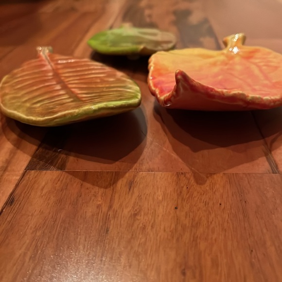 Beautiful Handmade Ceramic Leaves - Picture 2 of 4